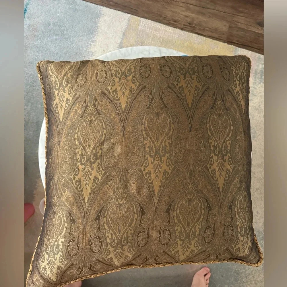 Robb & Stucky Custom Handmade Vintage Paisley Pillow - Large - 28x28’& pillow in